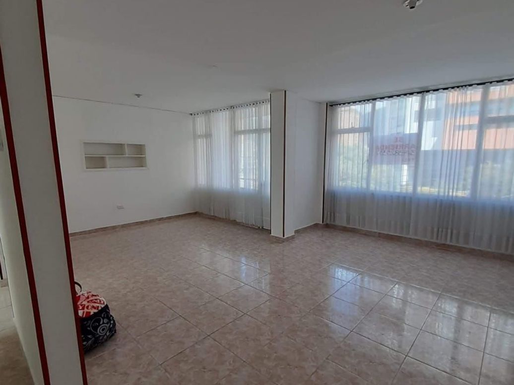 Apartamento de 4 alcobas en venta en El Recuerdo, Bogotá, 121 m² · foto 4 de 18