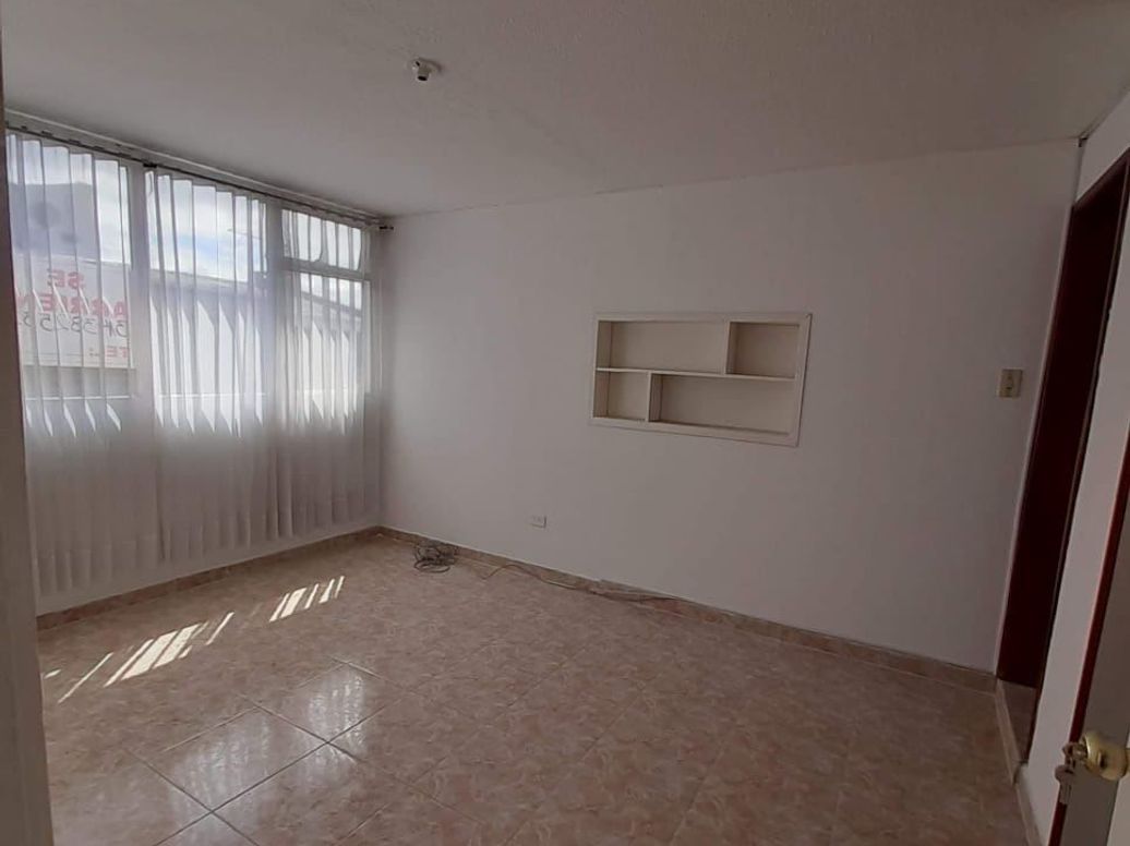Apartamento de 4 alcobas en venta en El Recuerdo, Bogotá, 121 m² · foto 3 de 18