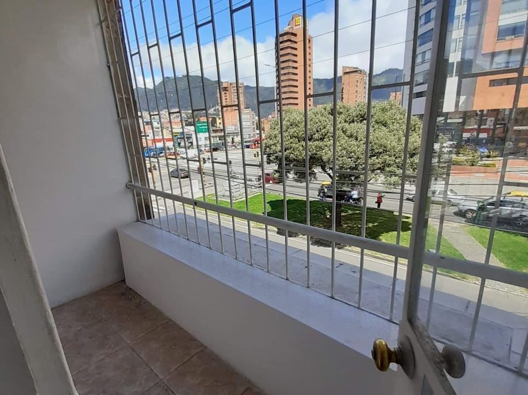 Apartamento de 4 alcobas en venta en El Recuerdo, Bogotá, 121 m² · foto 7 de 18
