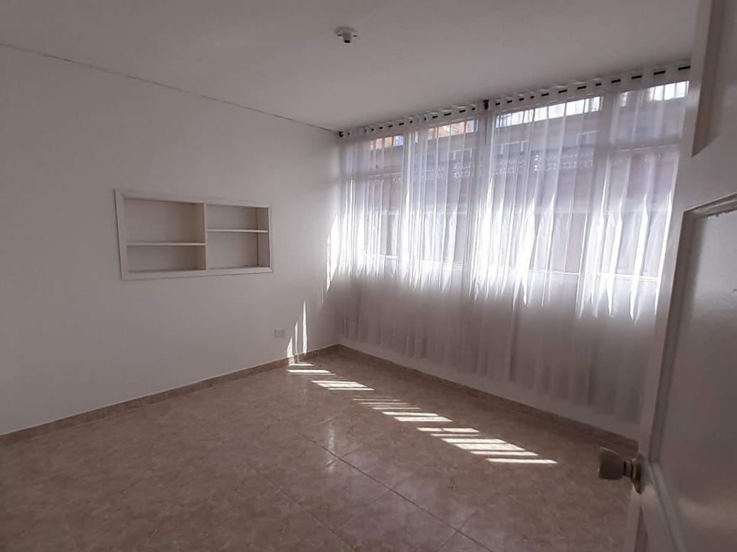 Apartamento de 4 alcobas en venta en El Recuerdo, Bogotá, 121 m² · foto 10 de 18