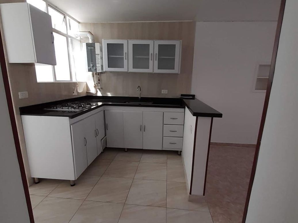Apartamento de 4 alcobas en venta en El Recuerdo, Bogotá, 121 m² · foto 13 de 18