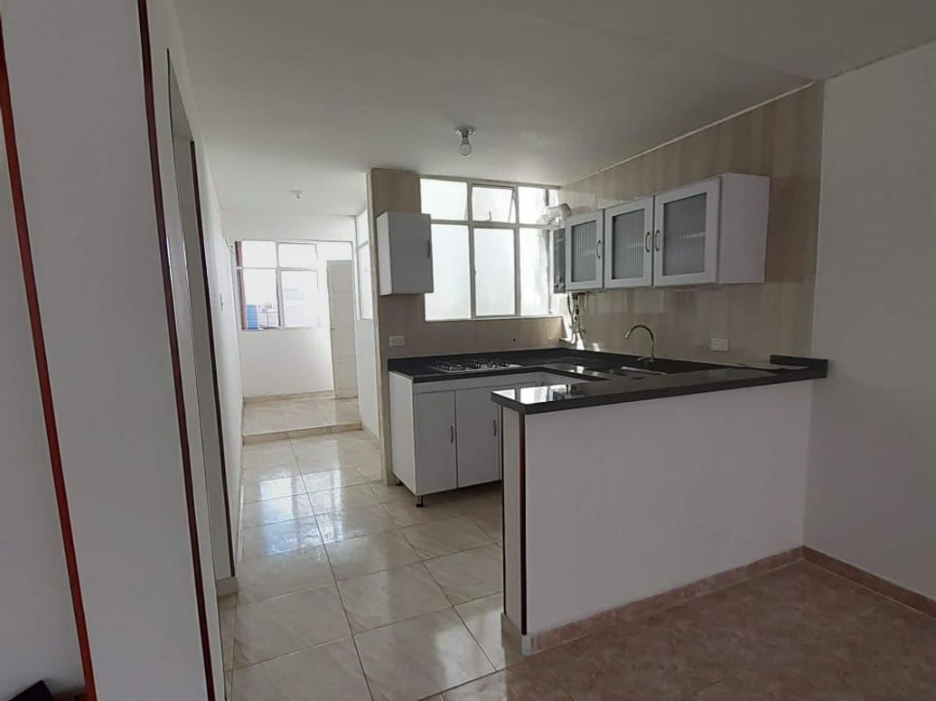 Apartamento de 4 alcobas en venta en El Recuerdo, Bogotá, 121 m² · foto 14 de 18