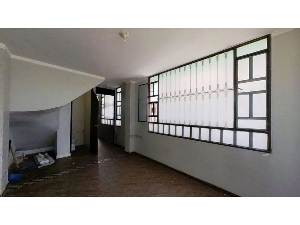 Casa de 5 alcobas en venta en Engativá, Bogotá, 136 m² · foto 2 de 10