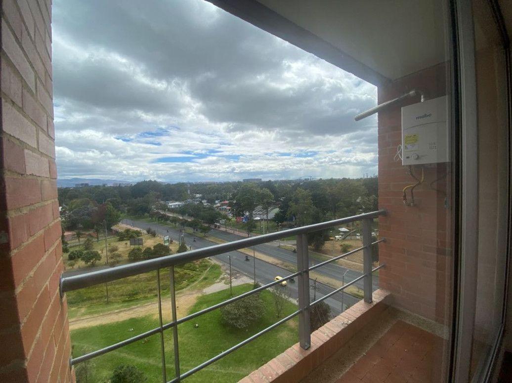 Apartamento de 2 alcobas en venta en Popular Modelo, Bogotá, 84 m² · foto 2 de 20