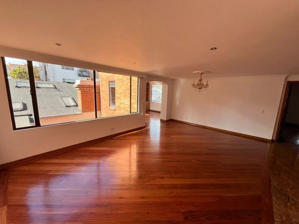 Apartamento de 3 alcobas en arriendo en San Patricio, Bogotá, 134 m² · foto 2 de 12