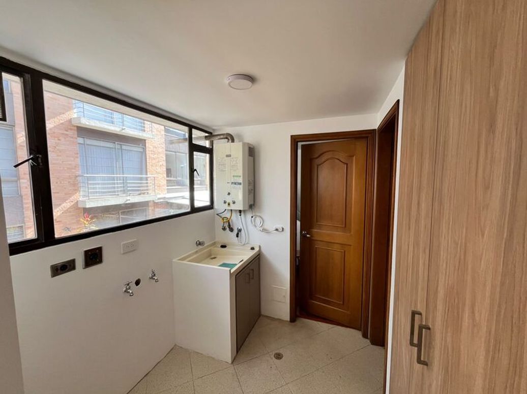 Apartamento de 3 alcobas en arriendo en San Patricio, Bogotá, 134 m² · foto 10 de 12