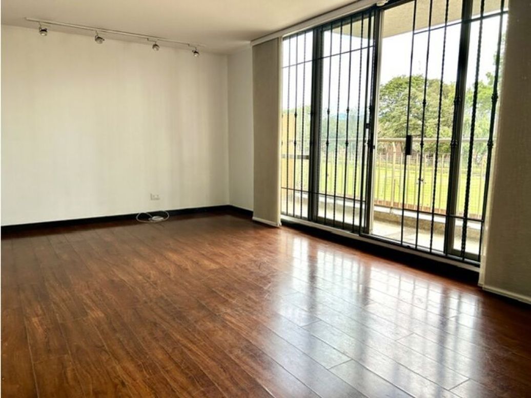 Apartamento de 3 alcobas en venta en Modelia Occidental, Bogotá, 108 m² · foto 2 de 20