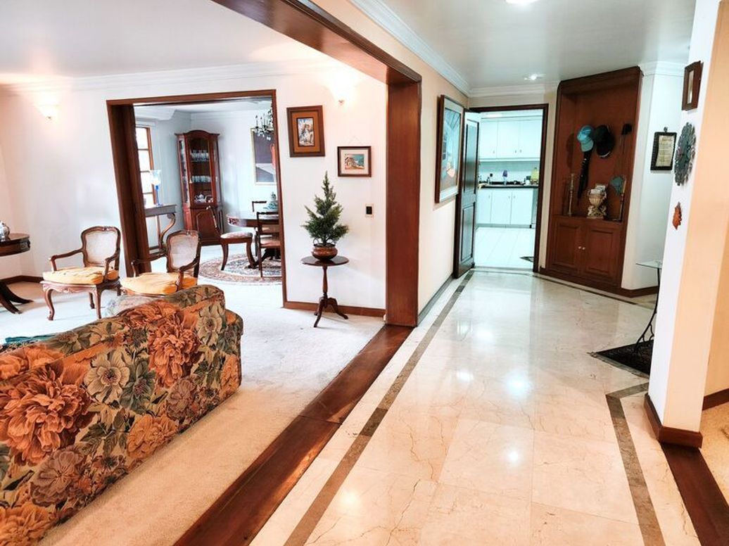 Apartamento de 3 alcobas en venta en Niza Norte, Bogotá, 230 m² · foto 5 de 20