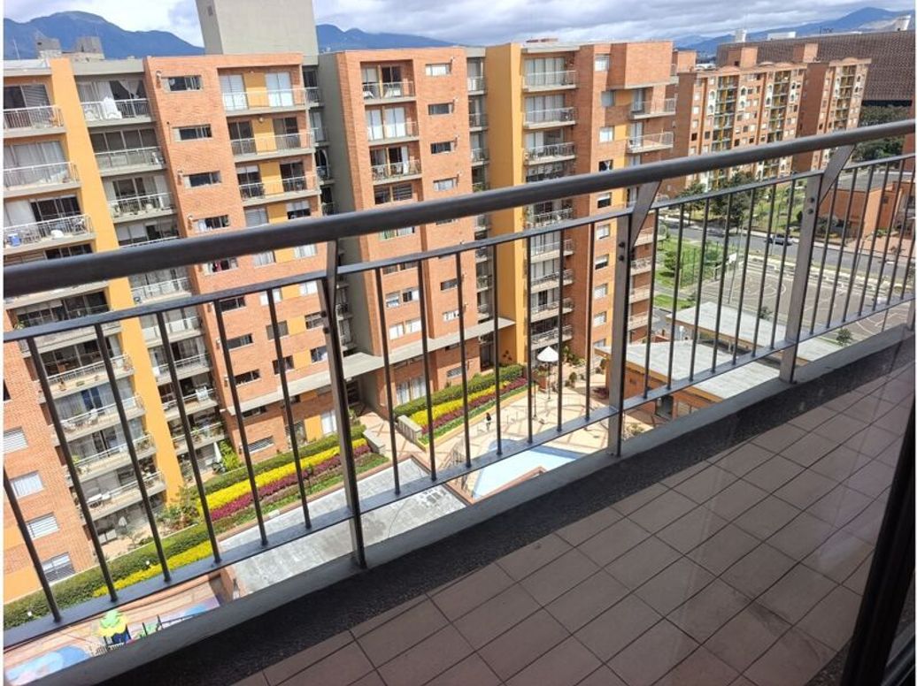 Apartamento de 4 alcobas en venta en Cr. Loira Real, Bogotá, 138 m² · foto 10 de 20