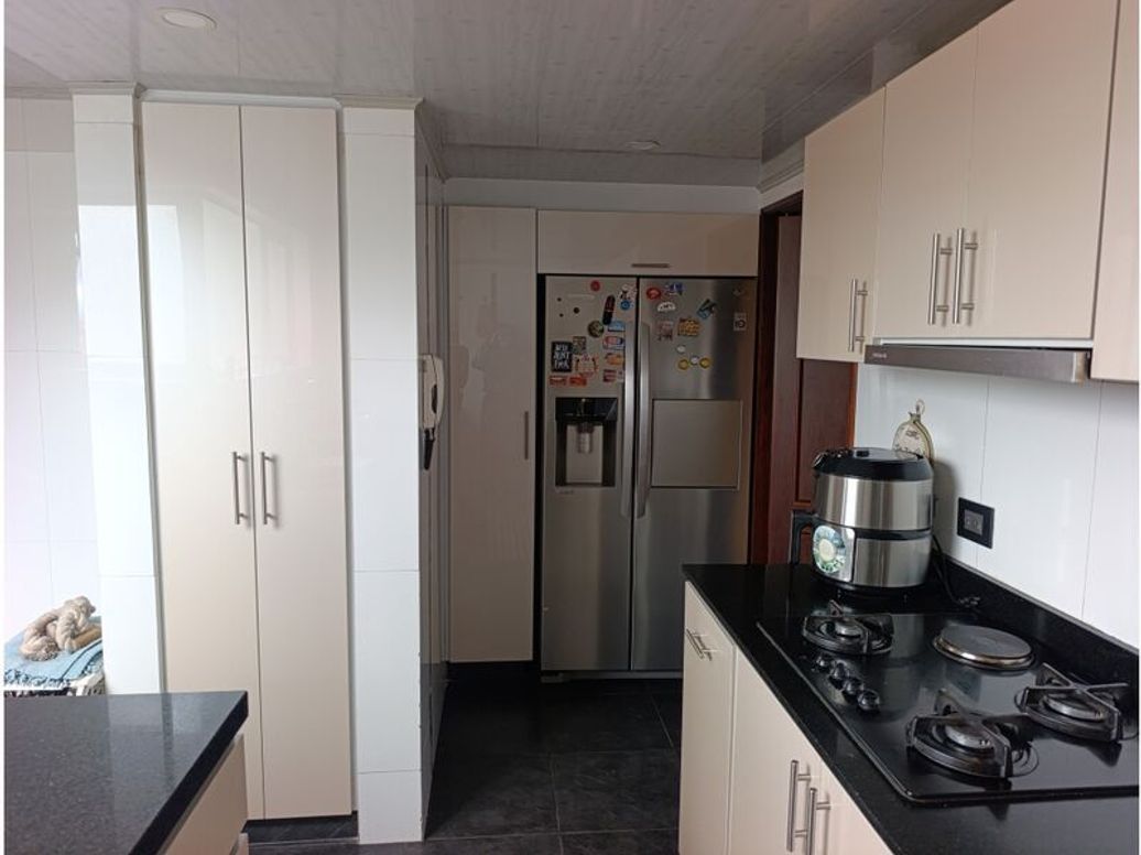 Apartamento de 4 alcobas en venta en Cr. Loira Real, Bogotá, 138 m² · foto 8 de 20