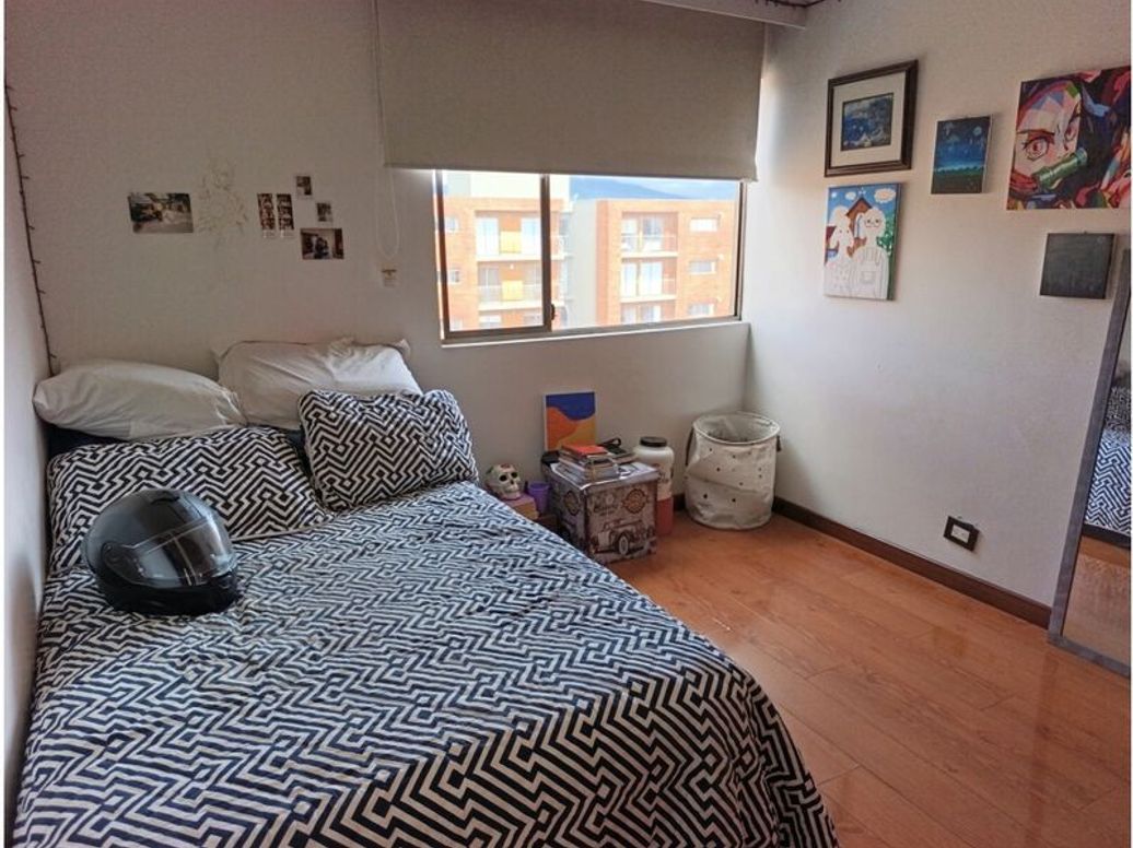Apartamento de 4 alcobas en venta en Cr. Loira Real, Bogotá, 138 m² · foto 18 de 20