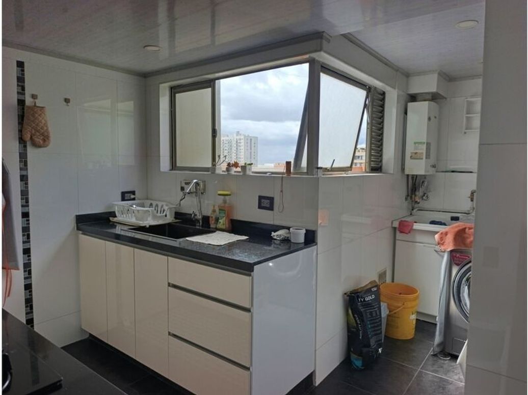 Apartamento de 4 alcobas en venta en Cr. Loira Real, Bogotá, 138 m² · foto 6 de 20