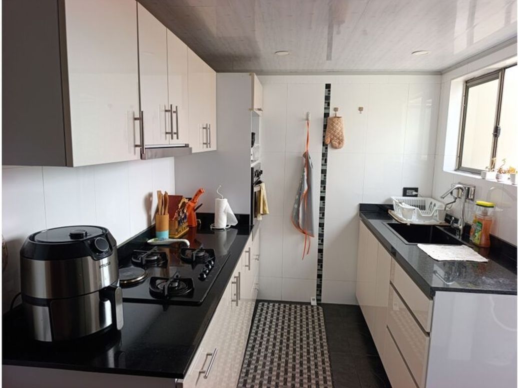 Apartamento de 4 alcobas en venta en Cr. Loira Real, Bogotá, 138 m² · foto 7 de 20