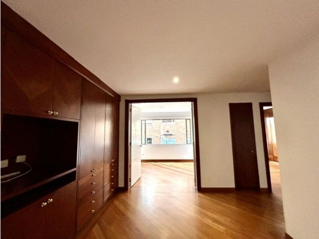 Apartamento de 3 alcobas en venta en Chicó Norte, Bogotá, 221 m² · foto 18 de 20