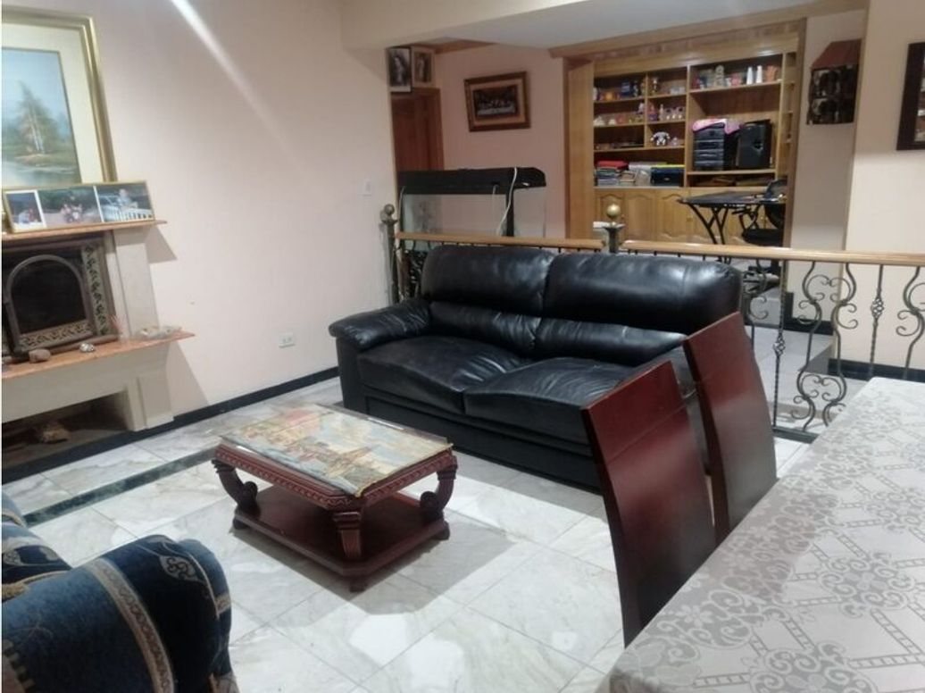 Casa de 6 alcobas en venta en Niza Norte, Bogotá, 450 m² · foto 17 de 20