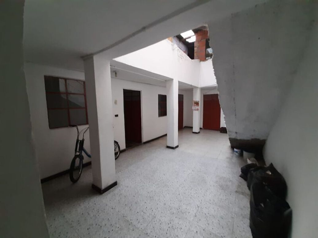 Casa de 9 alcobas en venta en La Ronda, Bogotá, 240 m² · foto 10 de 18