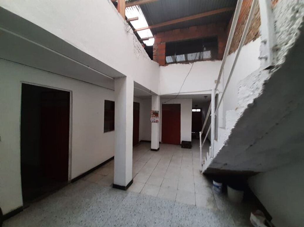 Casa de 9 alcobas en venta en La Ronda, Bogotá, 240 m² · foto 9 de 18