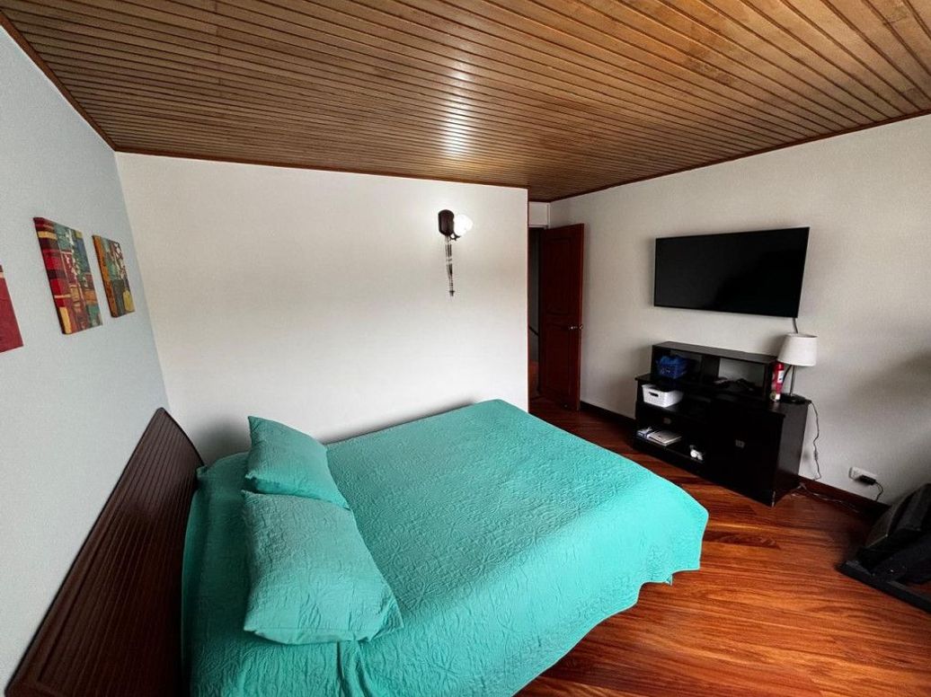 Casa de 3 alcobas en venta en Cedro Salazar, Bogotá, 156 m² · foto 13 de 16