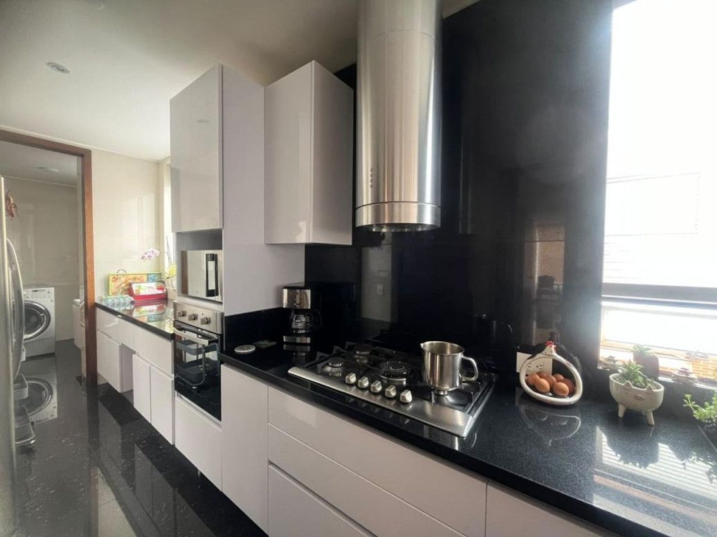 Apartamento de 3 alcobas en venta en La Carolina, Bogotá, 136 m² · foto 6 de 9