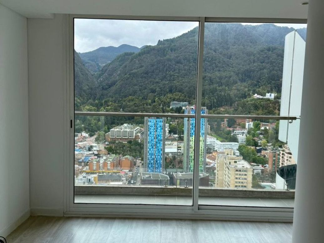 Apartaestudio en venta en Las Nieves, Bogotá, 56 m² · foto 2 de 11