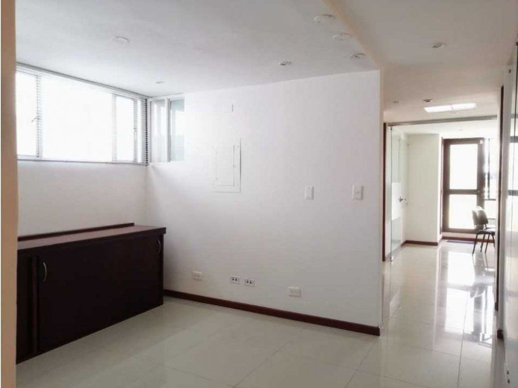 Apartamento de 3 alcobas en venta en Chico, Bogotá, 125 m² · foto 2 de 20