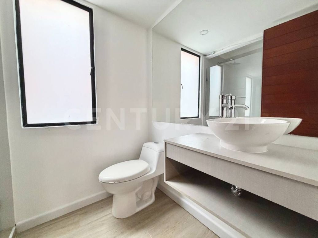 Apartamento de 2 alcobas en venta en Chico Navarra, Bogotá, 95 m² · foto 11 de 14