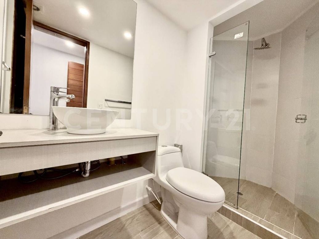 Apartamento de 2 alcobas en venta en Chico Navarra, Bogotá, 95 m² · foto 13 de 14