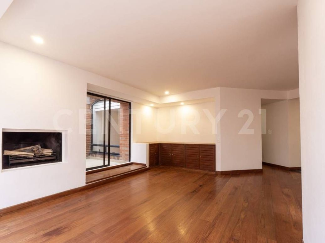 Apartamento de 2 alcobas en venta en Chico Navarra, Bogotá, 95 m² · foto 2 de 14