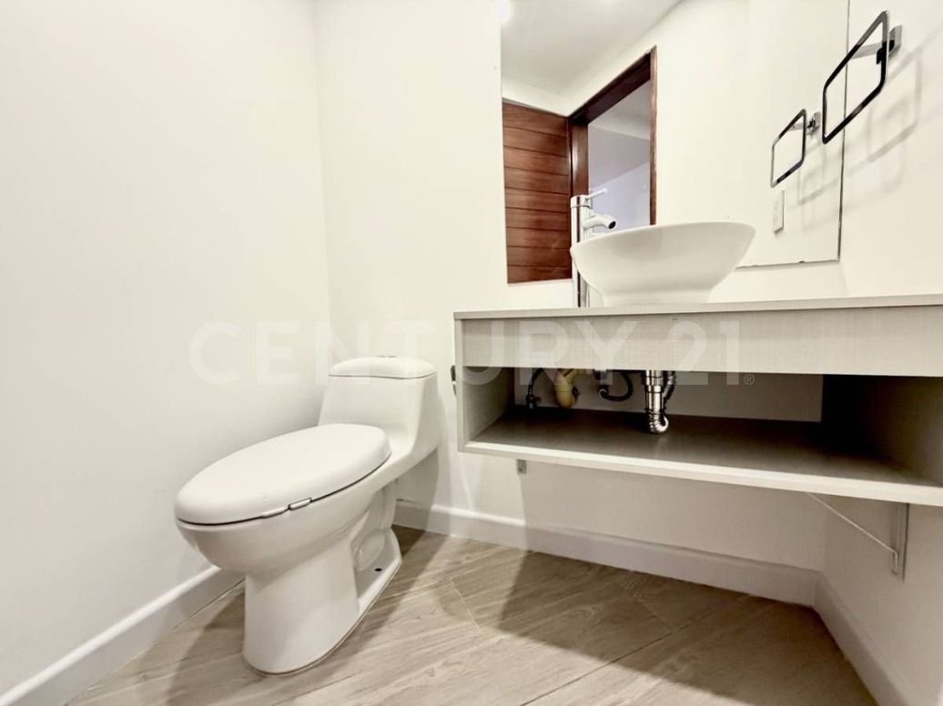 Apartamento de 2 alcobas en venta en Chico Navarra, Bogotá, 95 m² · foto 4 de 14