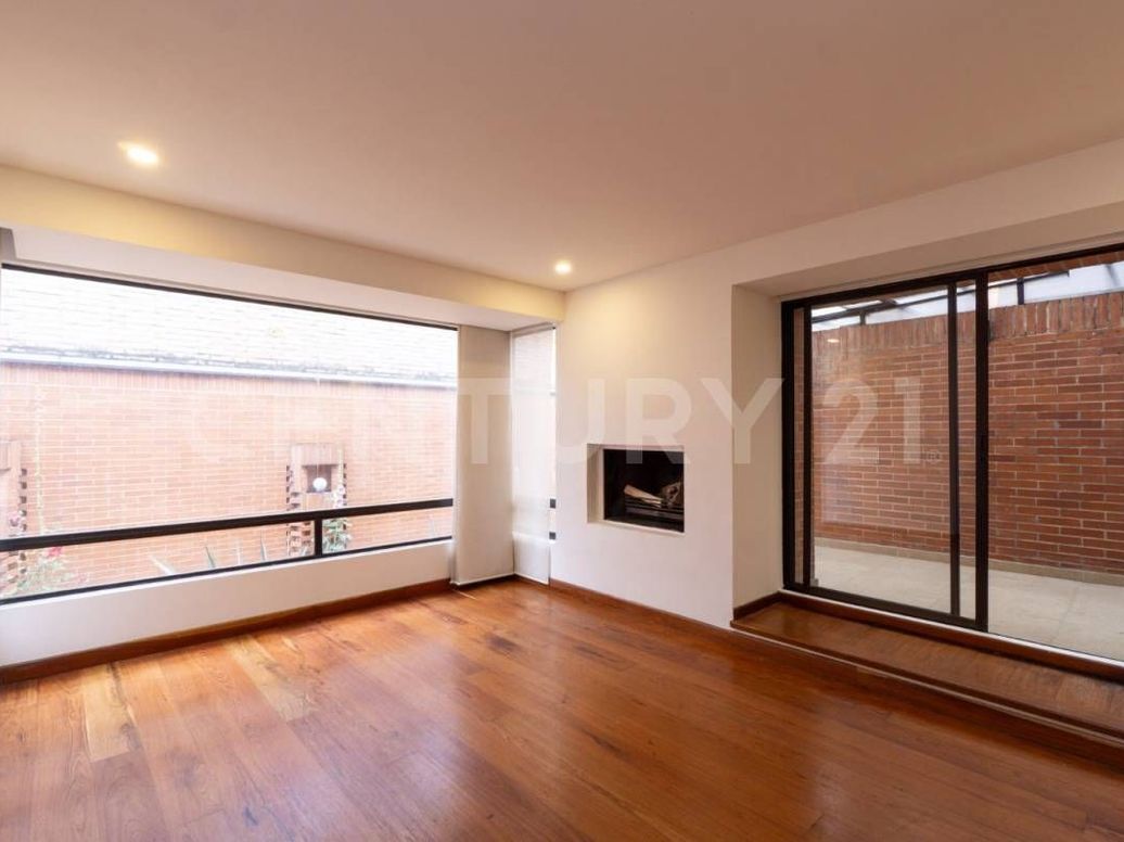 Apartamento de 2 alcobas en venta en Chico Navarra, Bogotá, 95 m² · foto 3 de 14