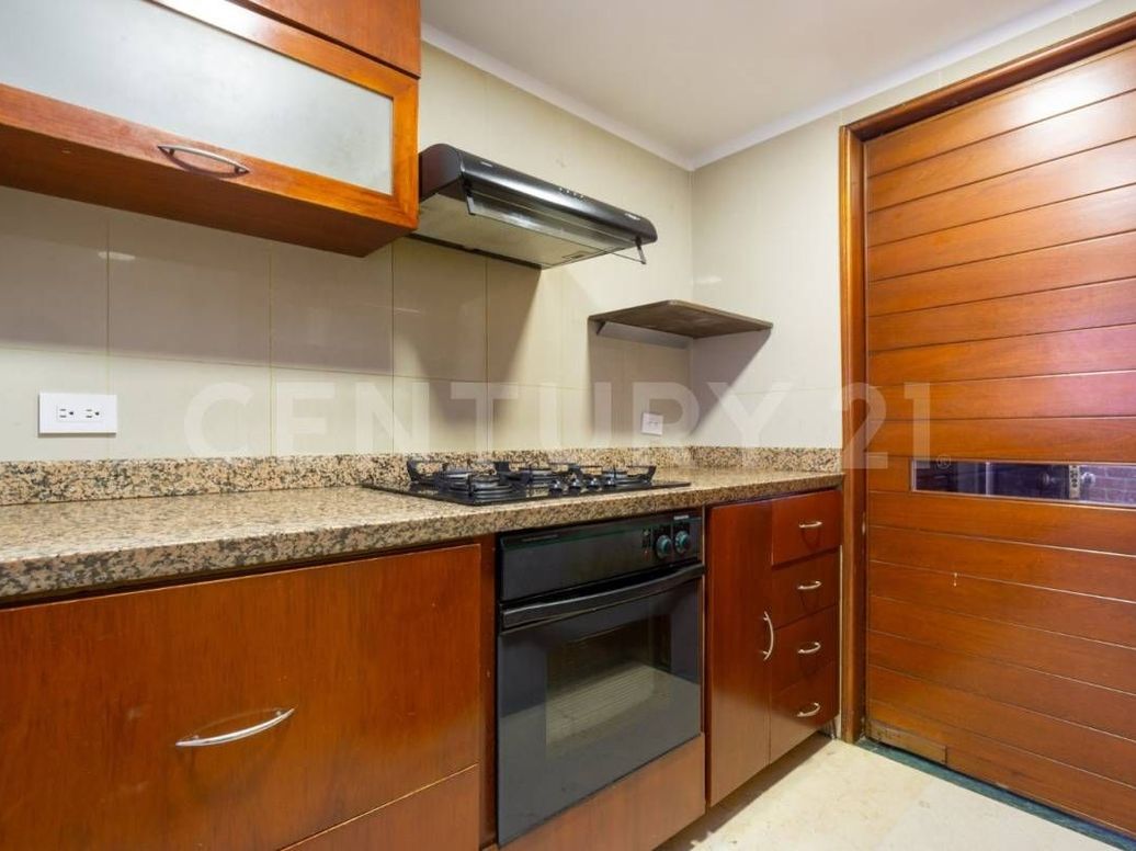 Apartamento de 2 alcobas en venta en Chico Navarra, Bogotá, 95 m² · foto 6 de 14