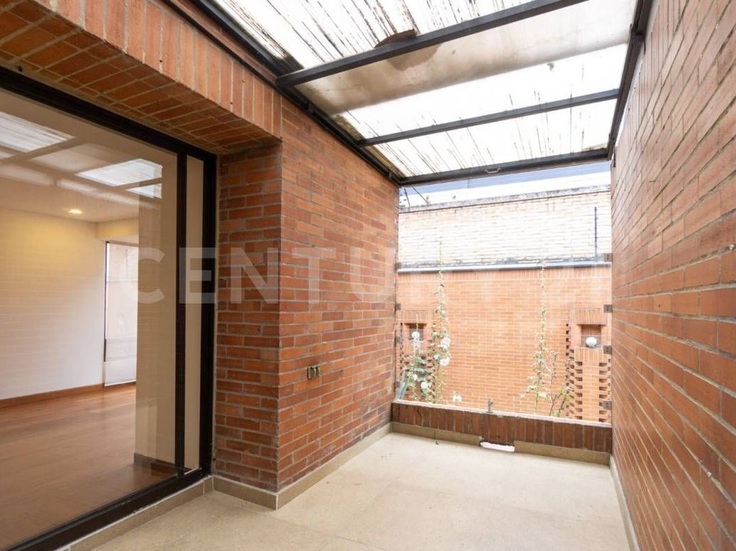 Apartamento de 2 alcobas en venta en Chico Navarra, Bogotá, 95 m² · foto 5 de 14