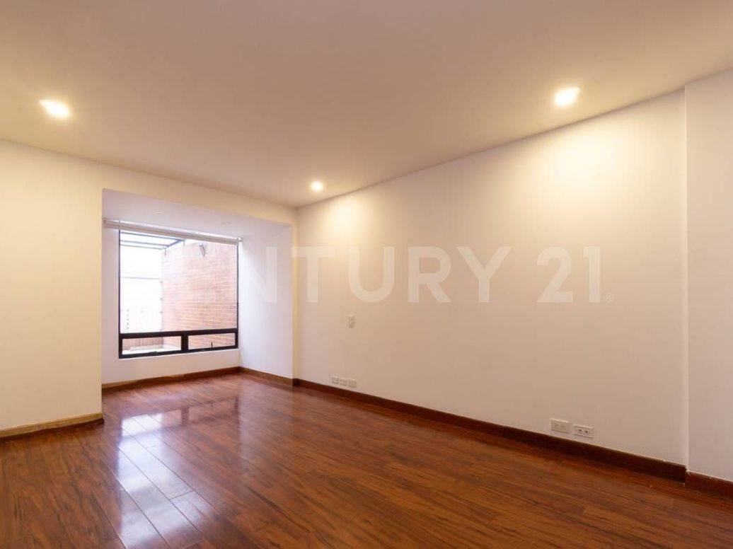 Apartamento de 2 alcobas en venta en Chico Navarra, Bogotá, 95 m² · foto 10 de 14
