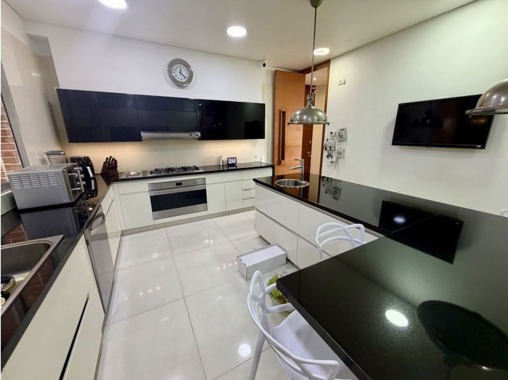 Apartamento de 3 alcobas en venta en Los Rosales, Bogotá, 452 m² · foto 9 de 20