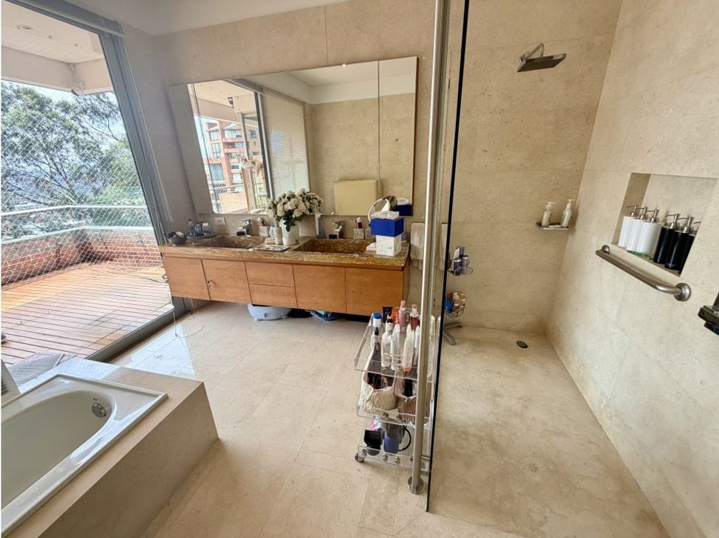 Apartamento de 3 alcobas en venta en Los Rosales, Bogotá, 452 m² · foto 18 de 20