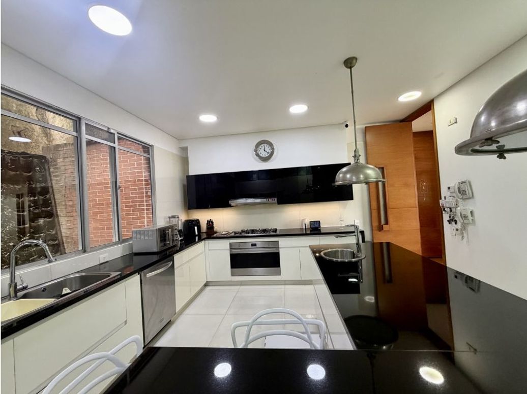 Apartamento de 3 alcobas en venta en Los Rosales, Bogotá, 452 m² · foto 10 de 20