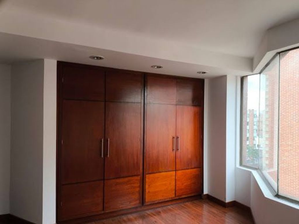 Apartamento de 5 alcobas en venta en Santa Barbara, Bogotá, 380 m² · foto 10 de 20