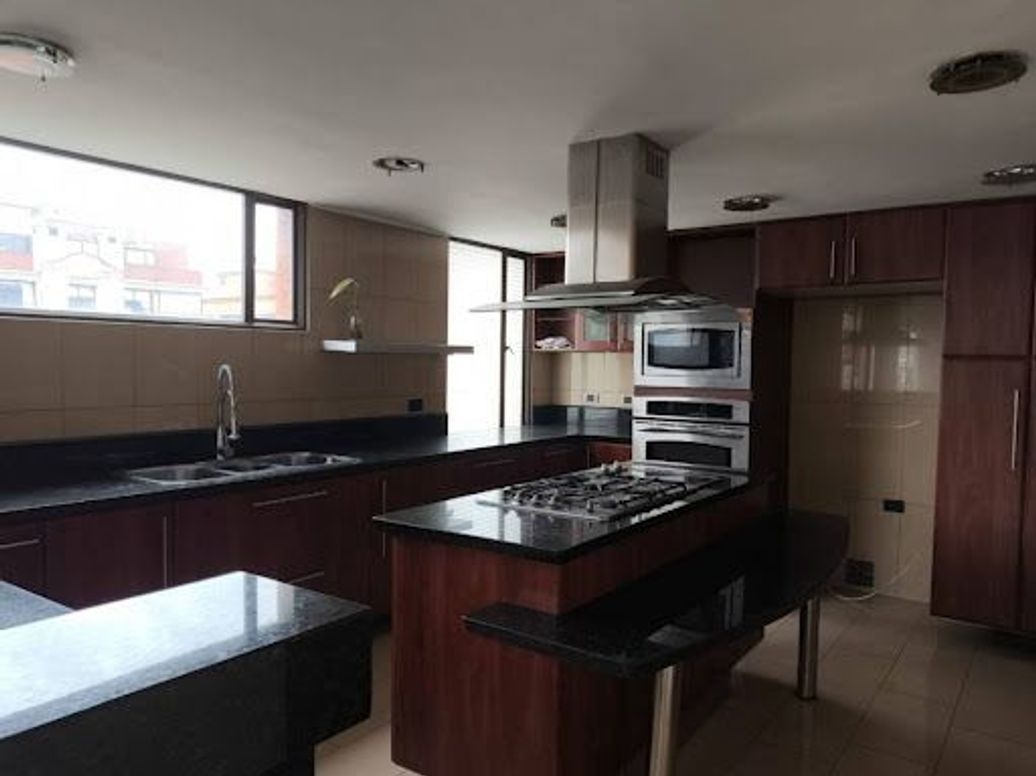 Apartamento de 5 alcobas en venta en Santa Barbara, Bogotá, 380 m² · foto 6 de 20