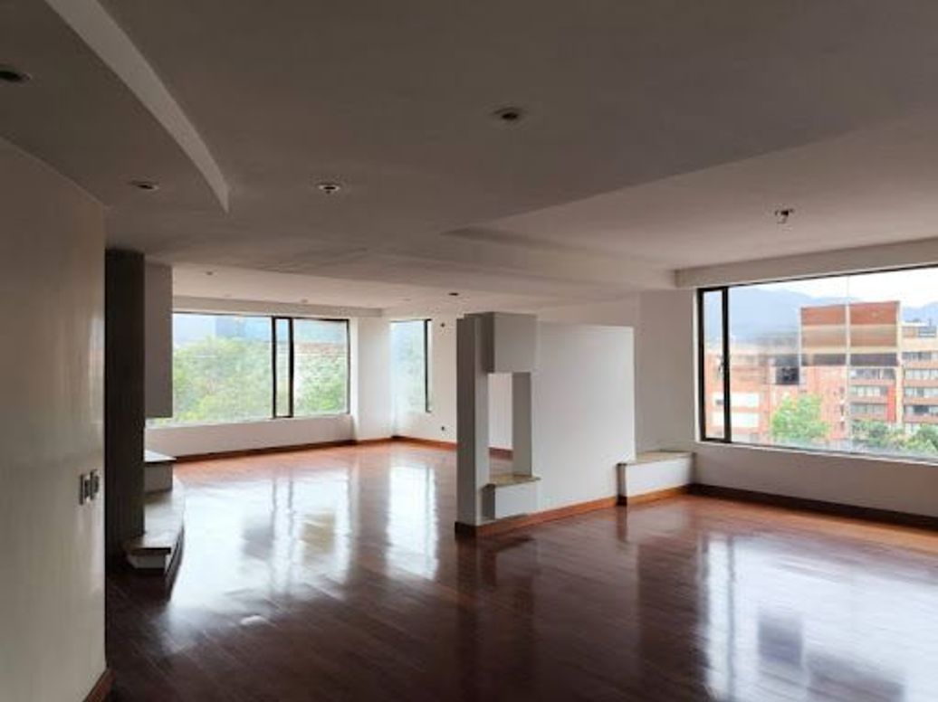 Apartamento de 5 alcobas en venta en Santa Barbara, Bogotá, 380 m² · foto 5 de 20