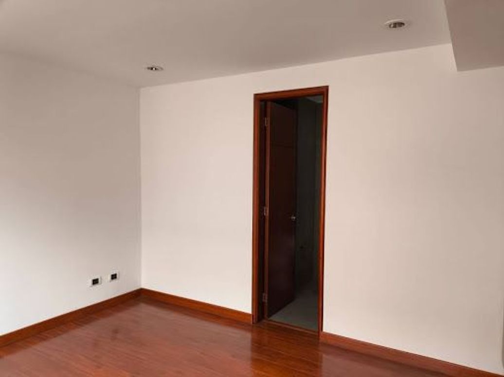 Apartamento de 5 alcobas en venta en Santa Barbara, Bogotá, 380 m² · foto 16 de 20