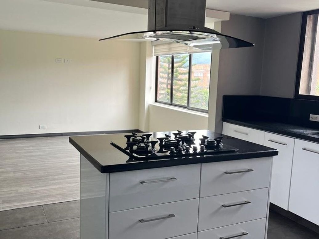 Apartamento de 3 alcobas en venta en Ub. Cordoba, Bogotá, 102 m² · foto 7 de 20