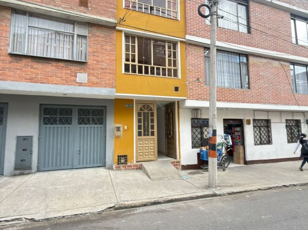 Casa de 3 alcobas en venta en Centenario, Bogotá, 144 m² · foto 3 de 20