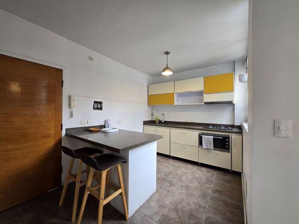 Apartamento de 2 alcobas en venta en Quinta Camacho, Bogotá, 93 m² · foto 2 de 20