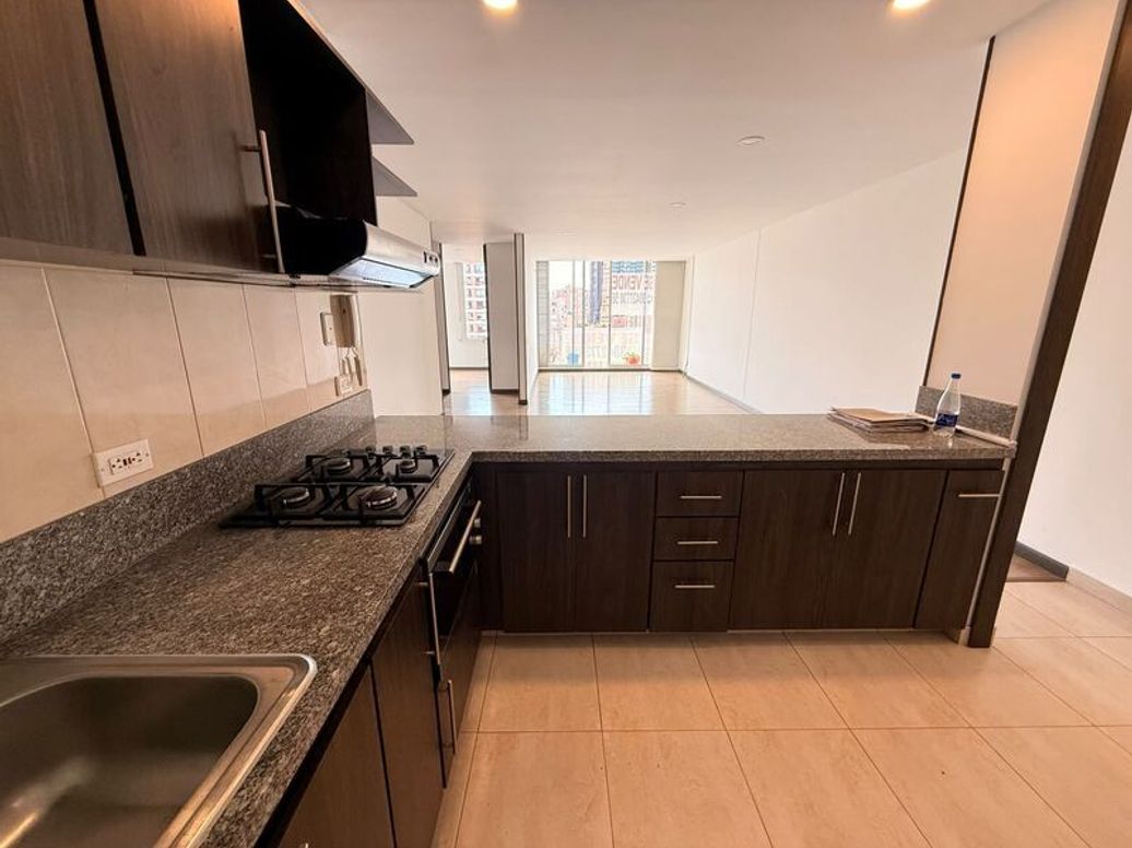 Apartamento de 3 alcobas en venta en Cedro Madeiras, Bogotá, 100 m² · foto 3 de 16