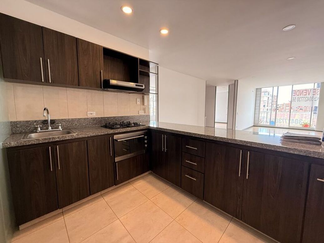Apartamento de 3 alcobas en venta en Cedro Madeiras, Bogotá, 100 m² · foto 4 de 16