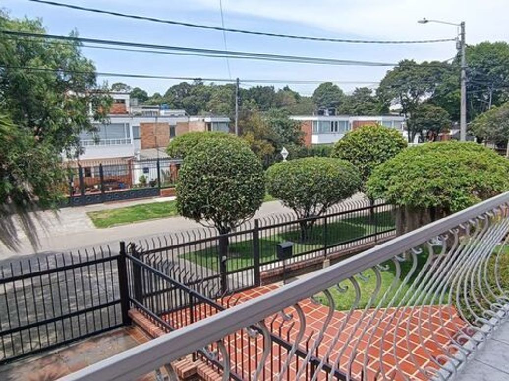 Casa de 4 alcobas en venta en Niza, Bogotá, 326 m² · foto 14 de 18