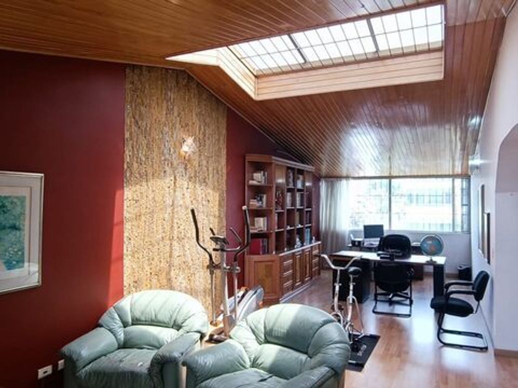Casa de 4 alcobas en venta en Niza, Bogotá, 326 m² · foto 2 de 18