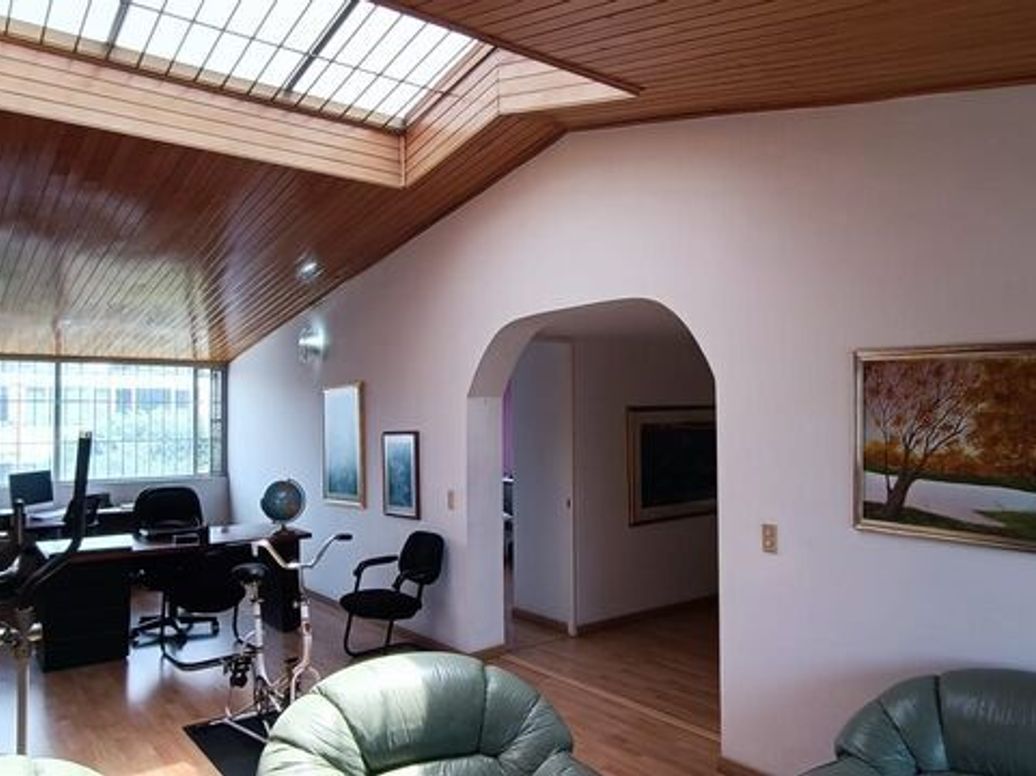 Casa de 4 alcobas en venta en Niza, Bogotá, 326 m² · foto 4 de 18