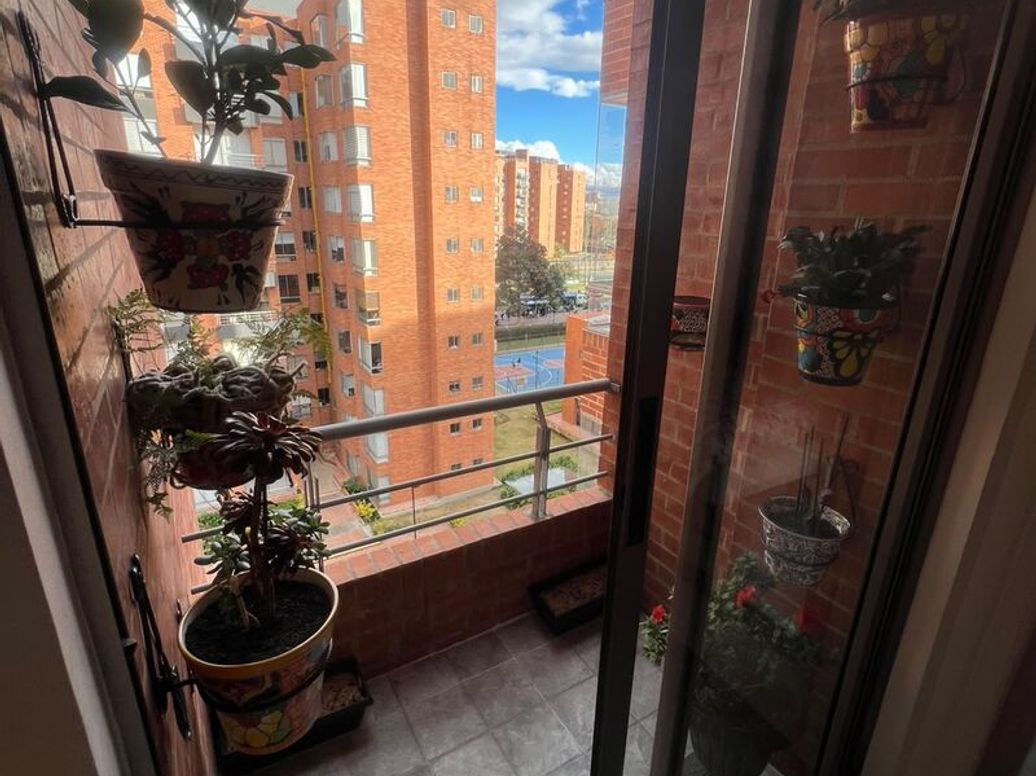 Apartamento de 3 alcobas en venta en Modelia, Bogotá, 91 m² · foto 2 de 20