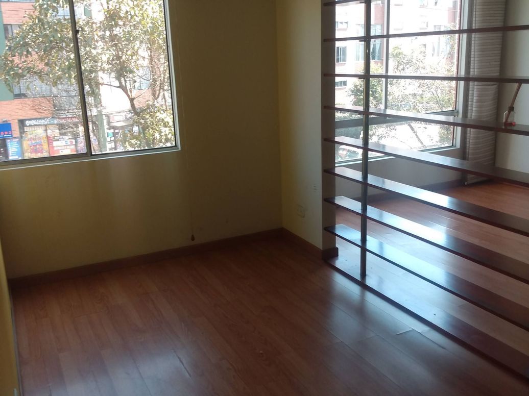 Apartamento de 3 alcobas en venta en Ub. Castilla Real, Bogotá, 56 m² · foto 2 de 11